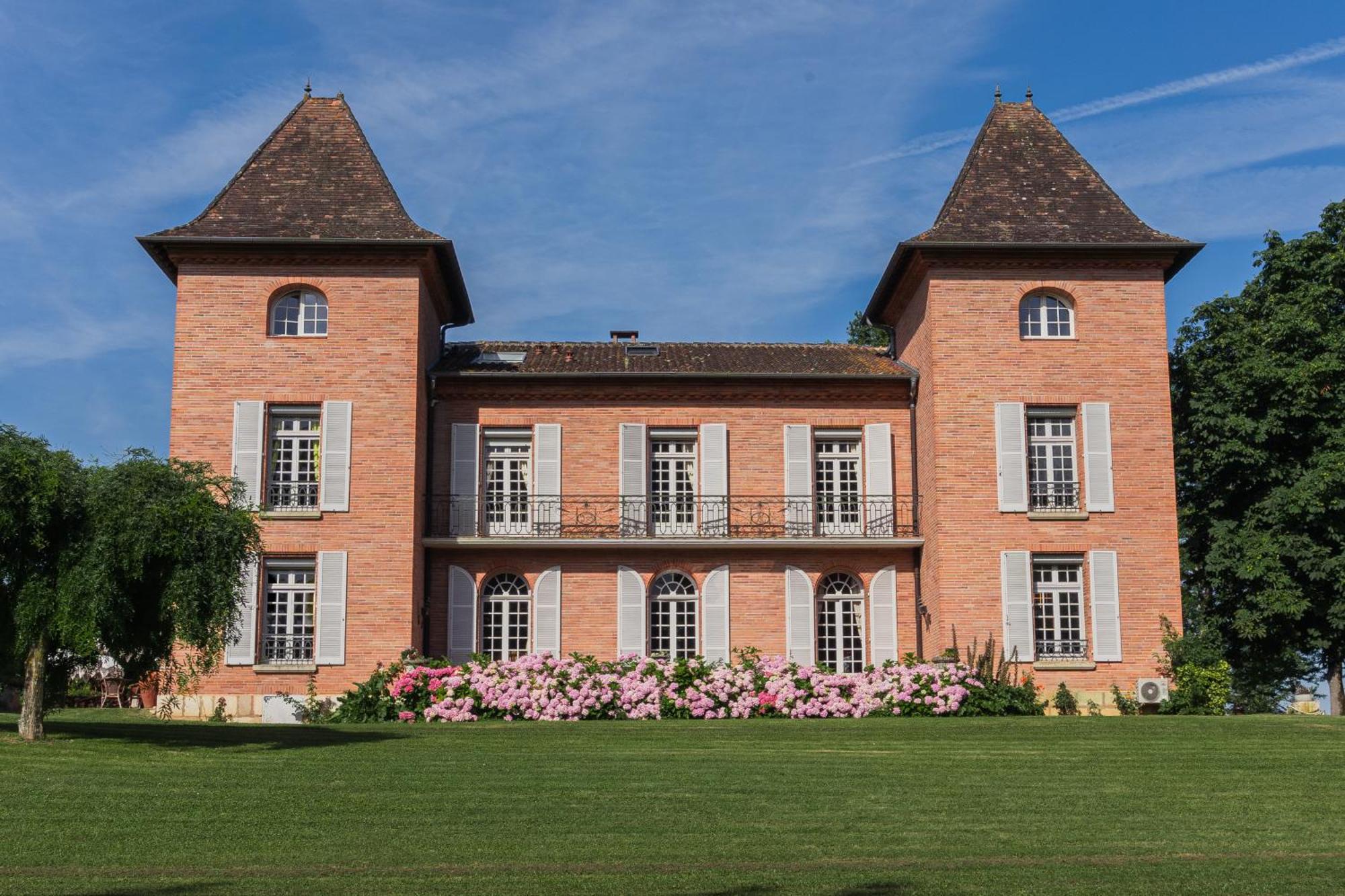 Castel Bois Marie, Maison D'Hotes Montauban Zewnętrze zdjęcie The chateau in Montferrand-lès-Sully