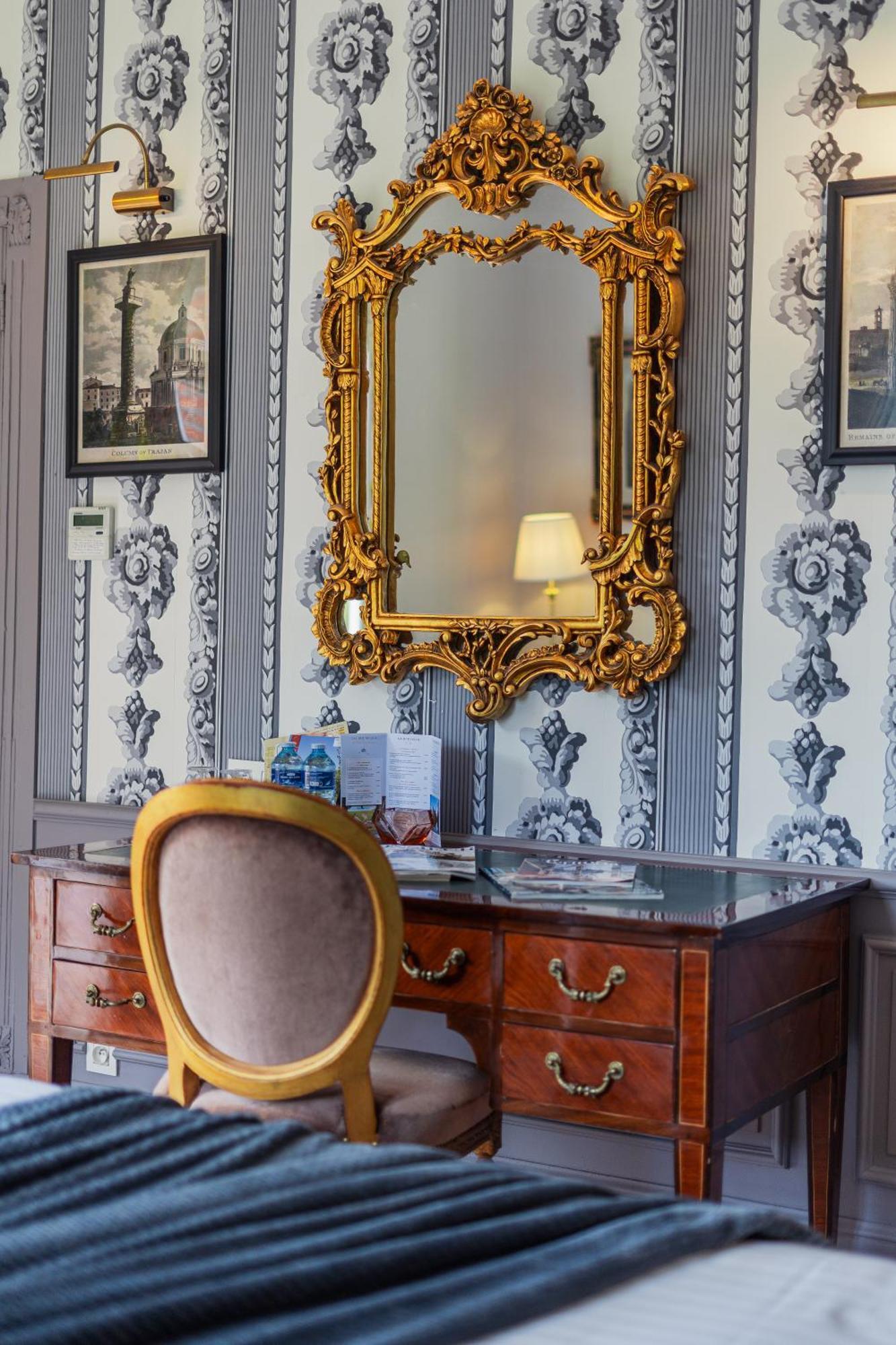 Castel Bois Marie, Maison D'Hotes Montauban Zewnętrze zdjęcie A dressing table
