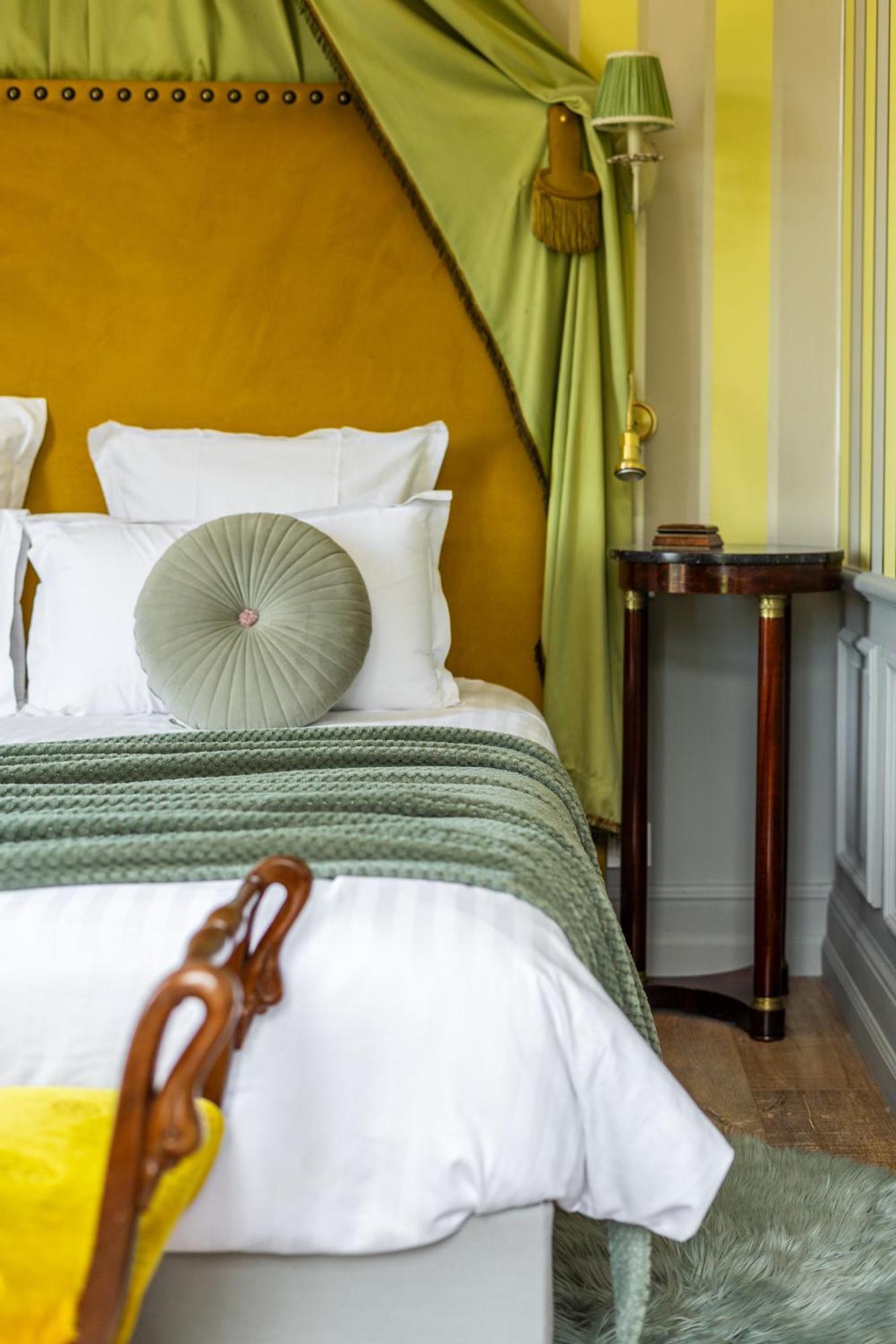 Castel Bois Marie, Maison D'Hotes Montauban Zewnętrze zdjęcie A round cushion