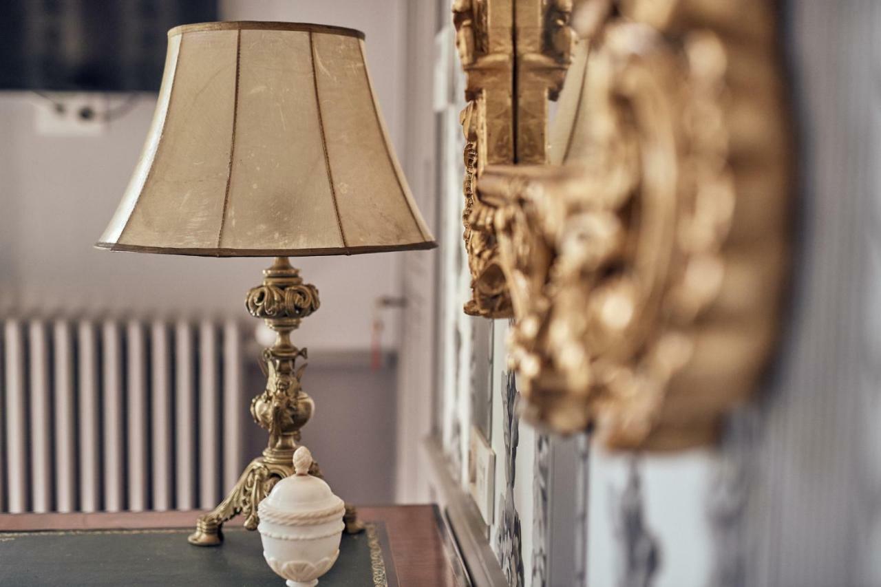 Castel Bois Marie, Maison D'Hotes Montauban Zewnętrze zdjęcie A table lamp